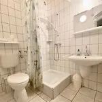 Guszti Rum i privatbostad *