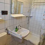 Guszti Rum i privatbostad