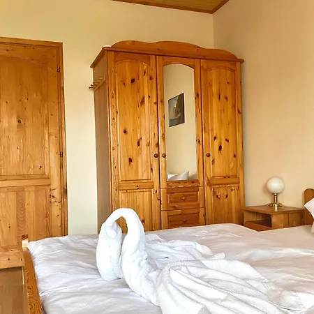 Gazde/Camere de închiriat Guszti