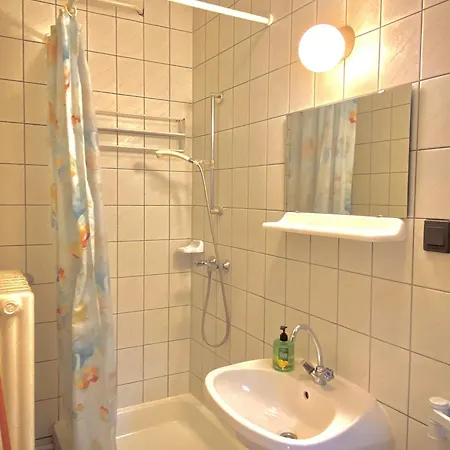 Homestay Guszti *